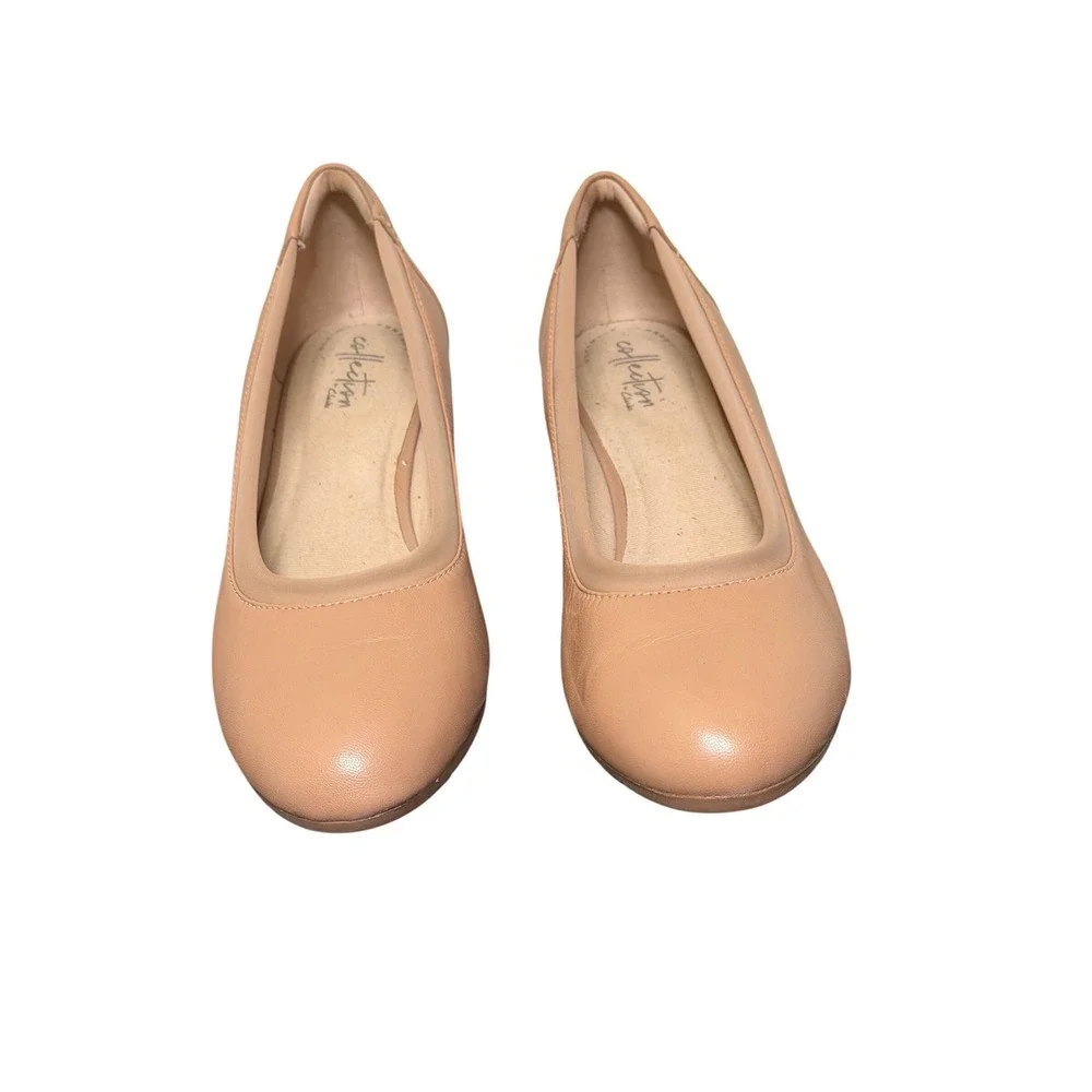 Clarks Collection Wedge Pumps Womens 7 Nude Leather Round Toe Ultimate Comfort